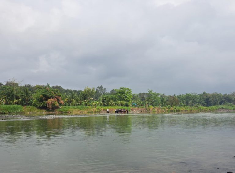 WARGA TOLAK PENAMBANGAN PASIR DI SUNGAI PROGO, TETAP JAGA KONDUSIVITAS KAMTIBMAS WARGA TOLAK PENAMBANGAN PASIR DI SUNGAI PROGO, TETAP JAGA KONDUSIVITAS KAMTIBMAS