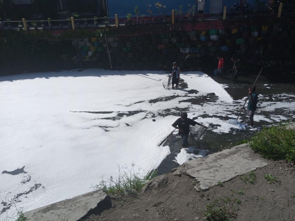 Pencemaran Sungai Belik Sebabkan Ikan Warga Mati, Mediasi Berakhir Damai dengan Ganti Rugi dan Penebaran Benih Ikan